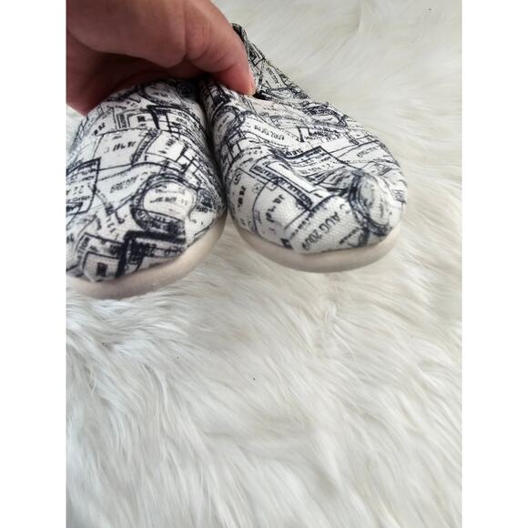 Toms Classic Passport Stamps Slip-on size 7.5W - Picture 5 of 5